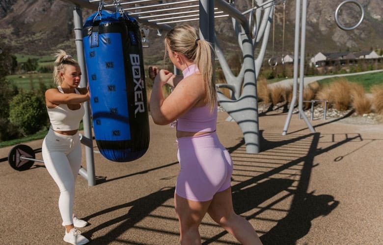 Warrior Women: Empoderamiento de la mujer con estilo Warrior Spartan Warrior Women Mujeres guerreras en el deporte Beautys
